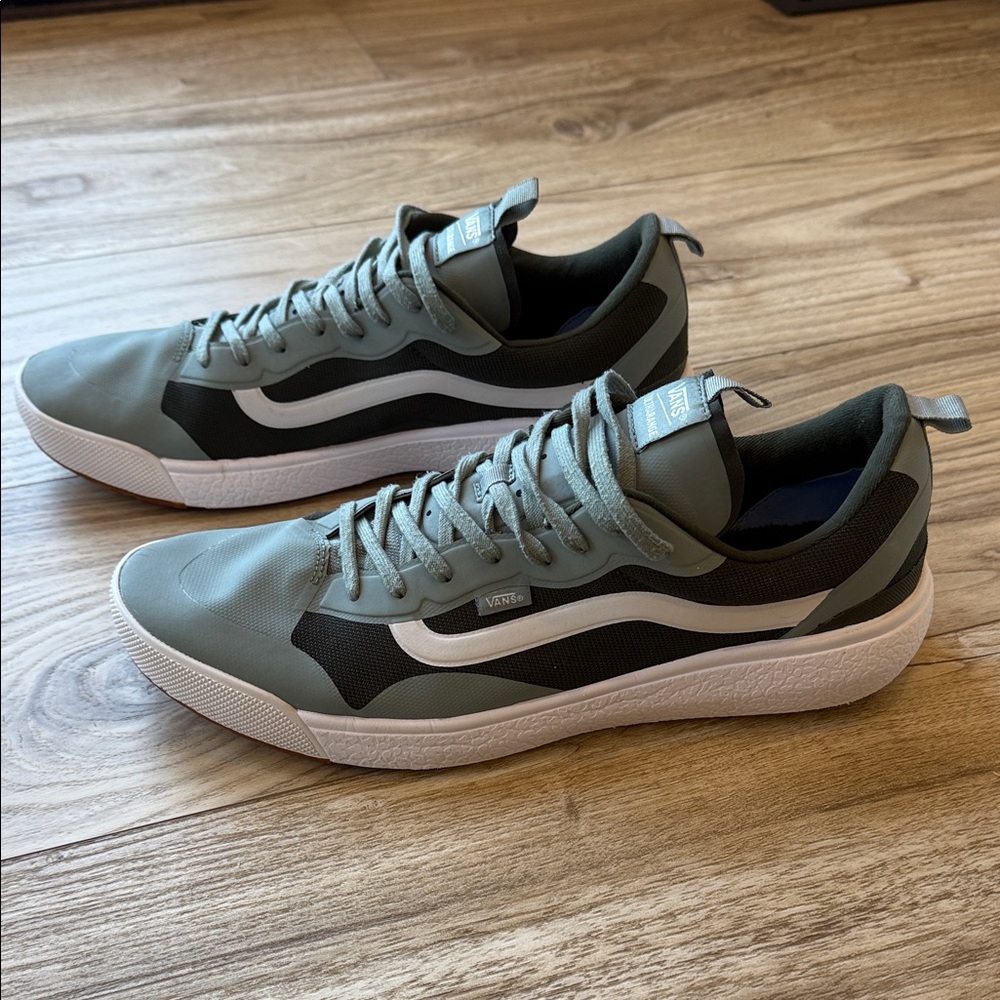 Vans UltraRange Light Green and Black Low-Top Sneakers size 15